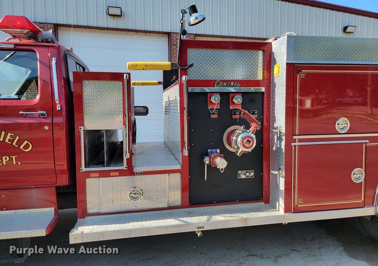 image for item JC9667 1990 Ford F800  fire truck