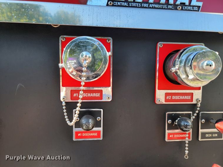 image for item JC9667 1990 Ford F800  fire truck