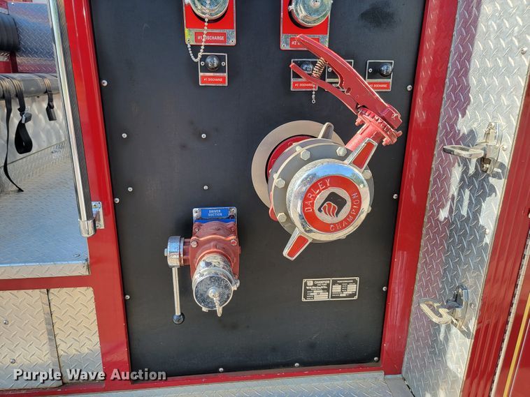 image for item JC9667 1990 Ford F800  fire truck