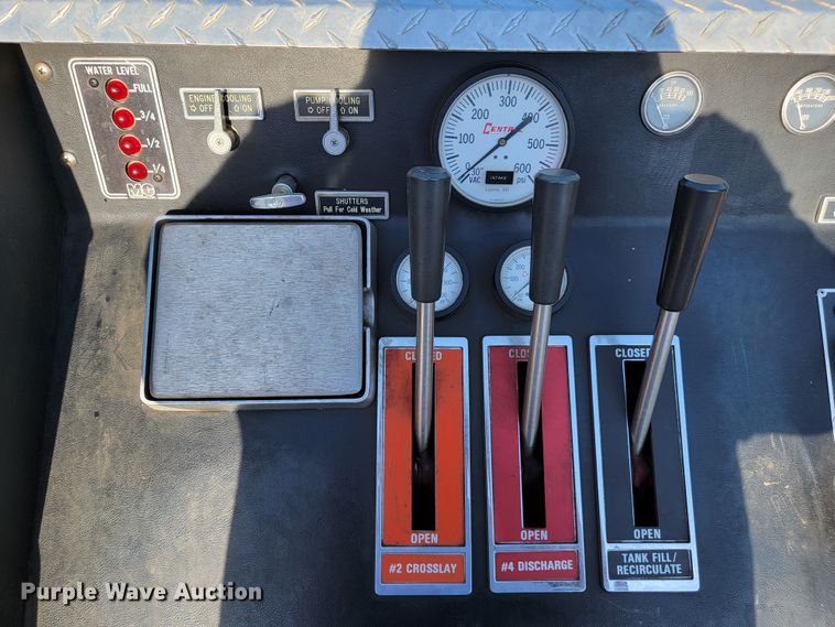 image for item JC9667 1990 Ford F800  fire truck