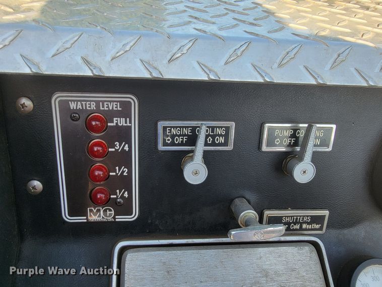 image for item JC9667 1990 Ford F800  fire truck