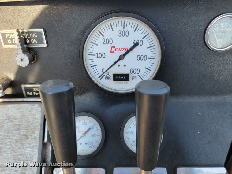 image for item JC9667 1990 Ford F800  fire truck