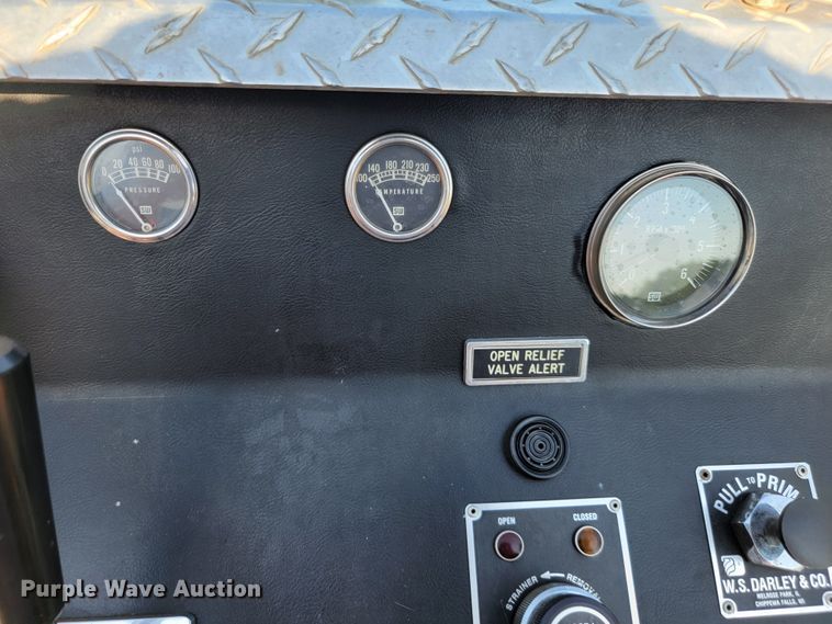 image for item JC9667 1990 Ford F800  fire truck