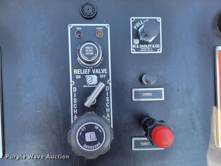 image for item JC9667 1990 Ford F800  fire truck