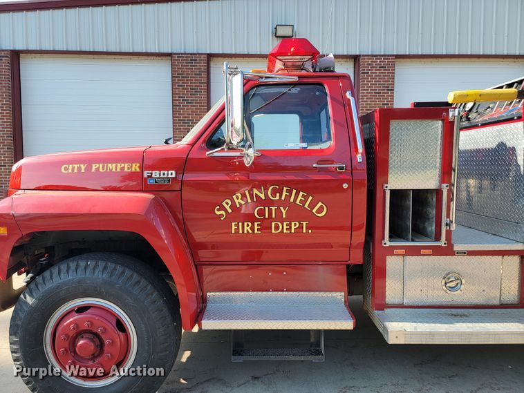 image for item JC9667 1990 Ford F800  fire truck