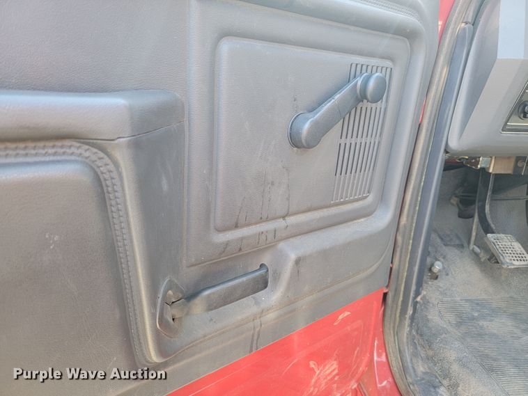 image for item JC9667 1990 Ford F800  fire truck