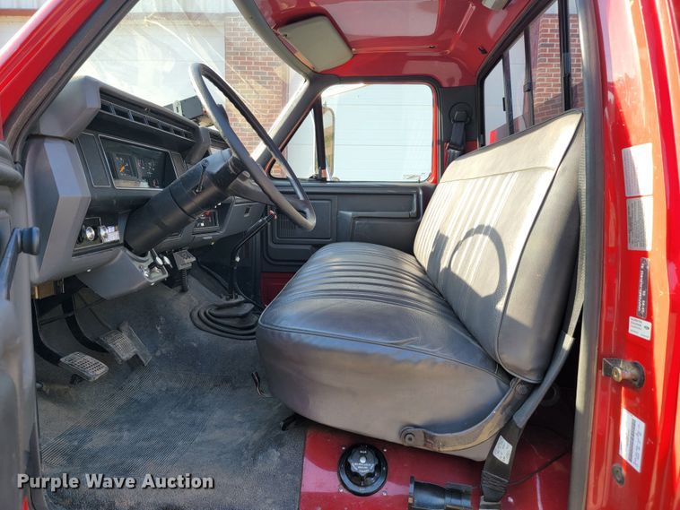 image for item JC9667 1990 Ford F800  fire truck