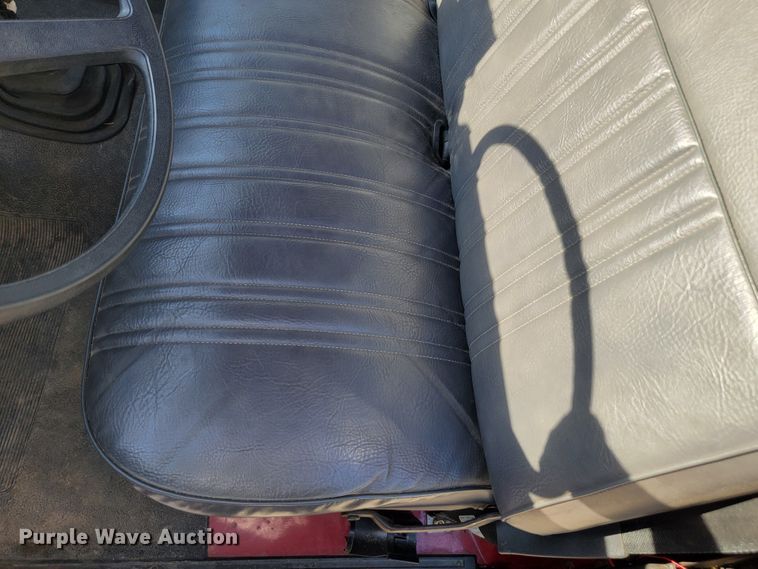 image for item JC9667 1990 Ford F800  fire truck