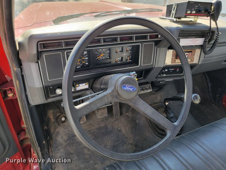 image for item JC9667 1990 Ford F800  fire truck