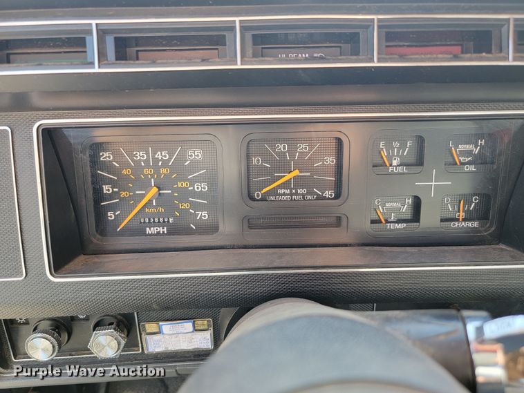 image for item JC9667 1990 Ford F800  fire truck