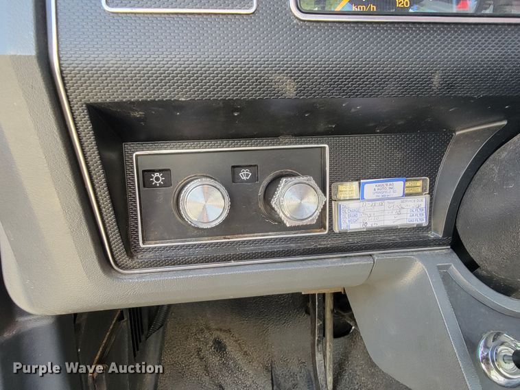 image for item JC9667 1990 Ford F800  fire truck