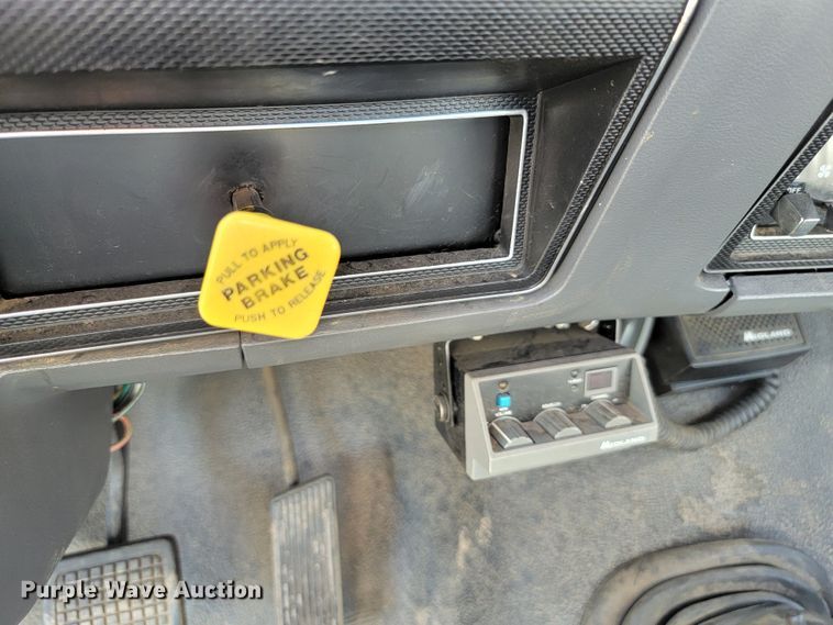 image for item JC9667 1990 Ford F800  fire truck