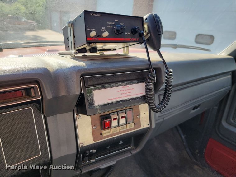 image for item JC9667 1990 Ford F800  fire truck