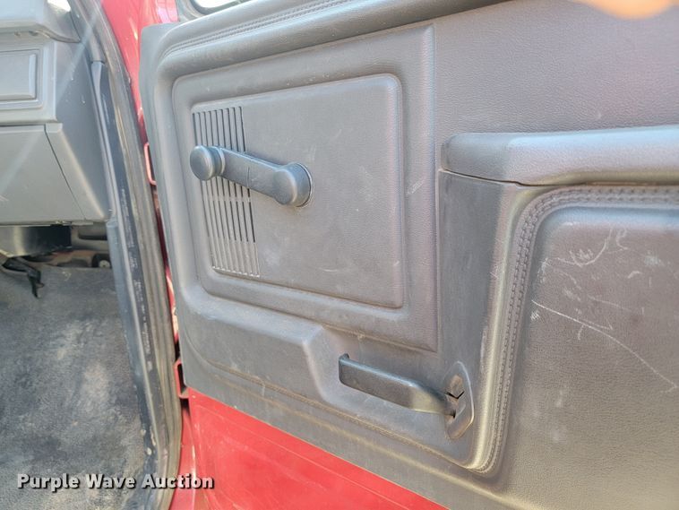 image for item JC9667 1990 Ford F800  fire truck