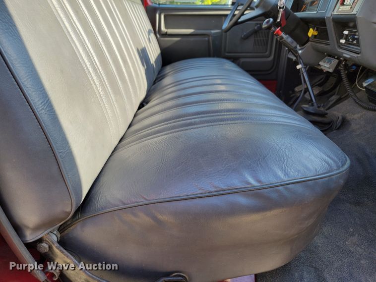 image for item JC9667 1990 Ford F800  fire truck