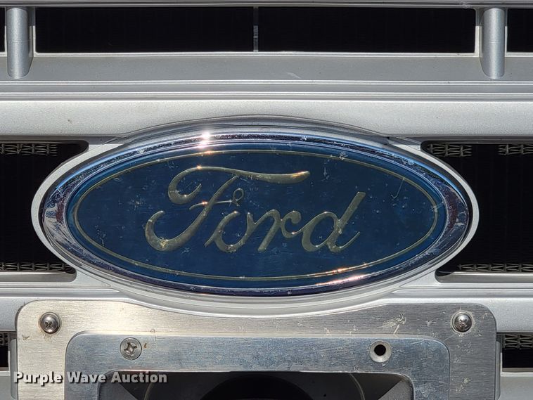 image for item JC9667 1990 Ford F800  fire truck