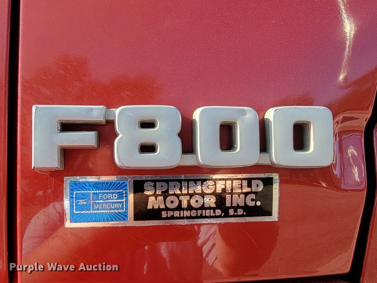 image for item JC9667 1990 Ford F800  fire truck