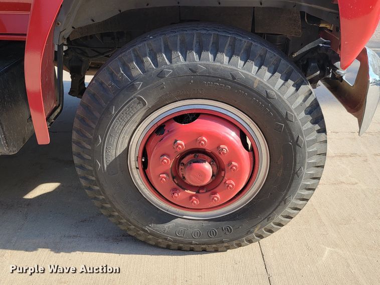 image for item JC9667 1990 Ford F800  fire truck