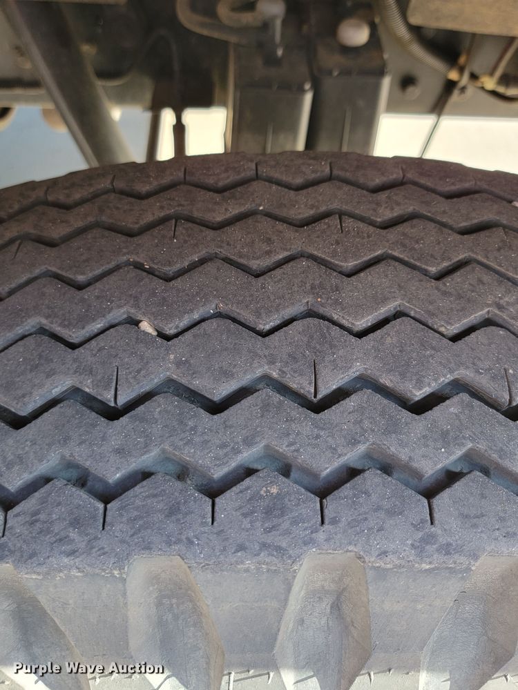 image for item JC9667 1990 Ford F800  fire truck