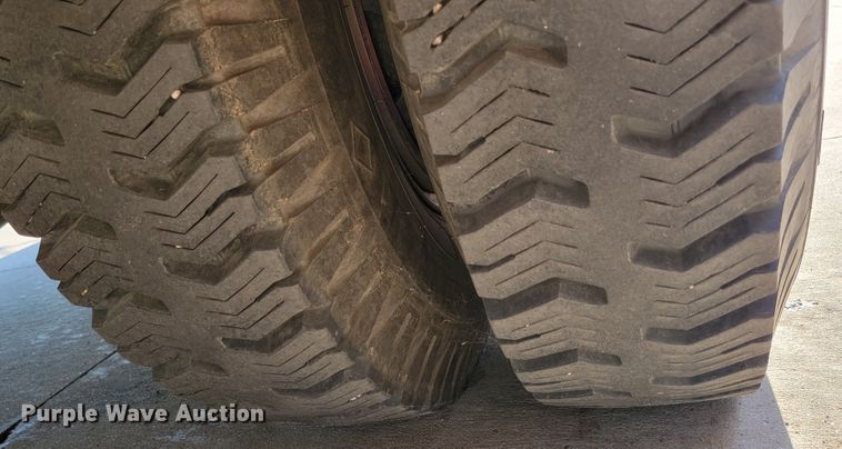 image for item JC9667 1990 Ford F800  fire truck