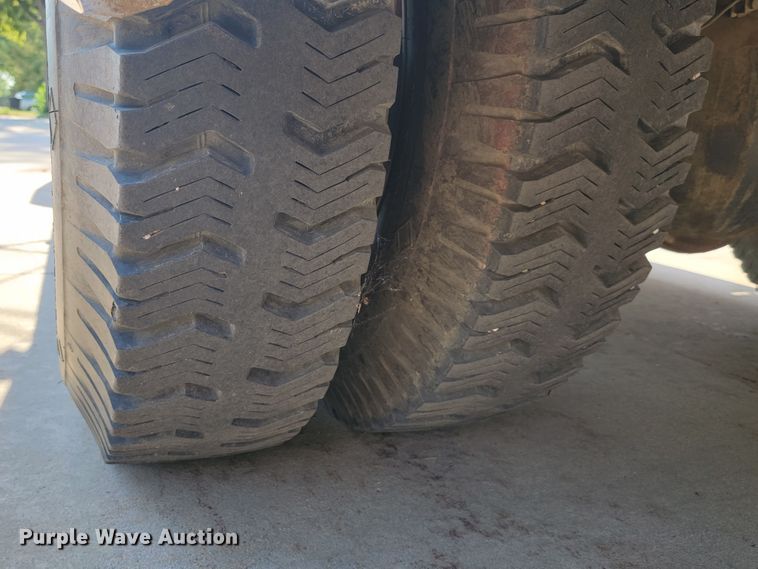 image for item JC9667 1990 Ford F800  fire truck