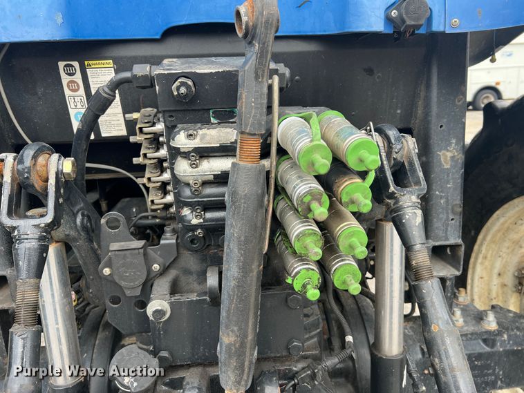 image for item JM9141 2005 New Holland TS115A  MFWD tractor