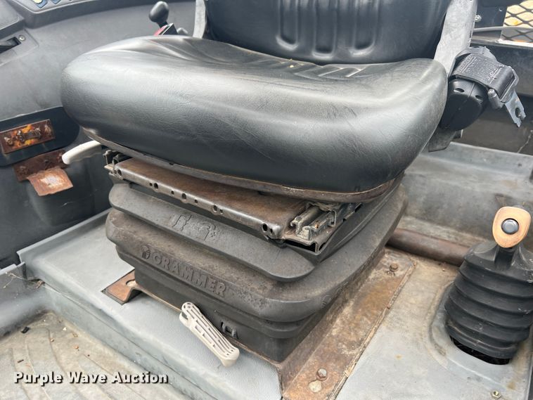 image for item JM9141 2005 New Holland TS115A  MFWD tractor