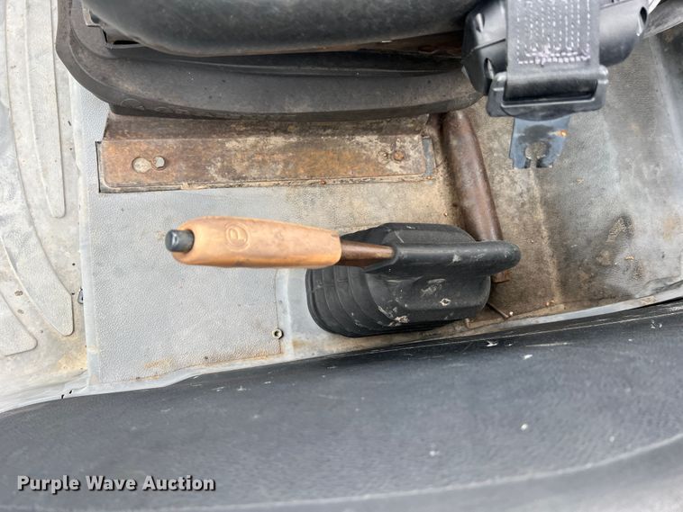 image for item JM9141 2005 New Holland TS115A  MFWD tractor