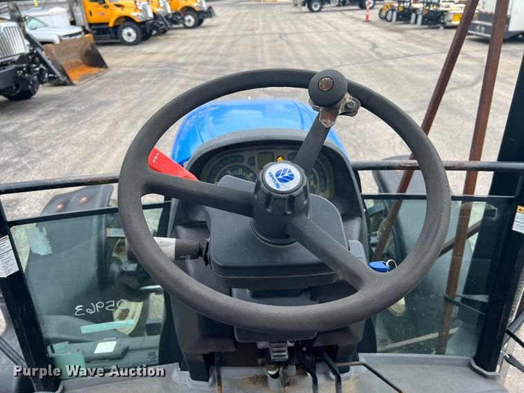 image for item JM9141 2005 New Holland TS115A  MFWD tractor