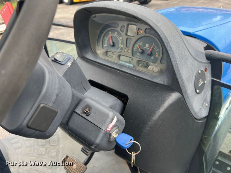 image for item JM9141 2005 New Holland TS115A  MFWD tractor