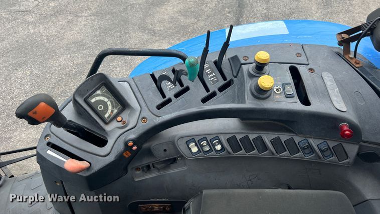 image for item JM9141 2005 New Holland TS115A  MFWD tractor