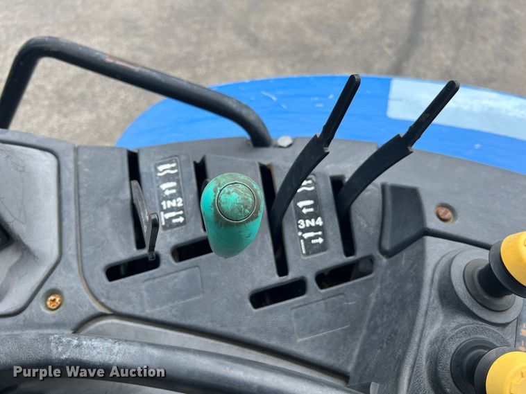 image for item JM9141 2005 New Holland TS115A  MFWD tractor