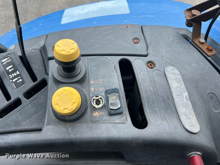 image for item JM9141 2005 New Holland TS115A  MFWD tractor