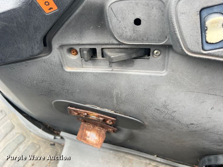 image for item JM9141 2005 New Holland TS115A  MFWD tractor