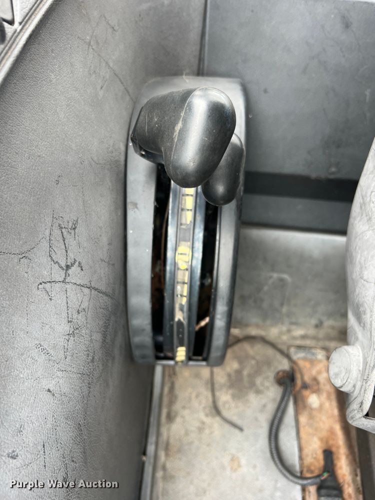 image for item JM9141 2005 New Holland TS115A  MFWD tractor