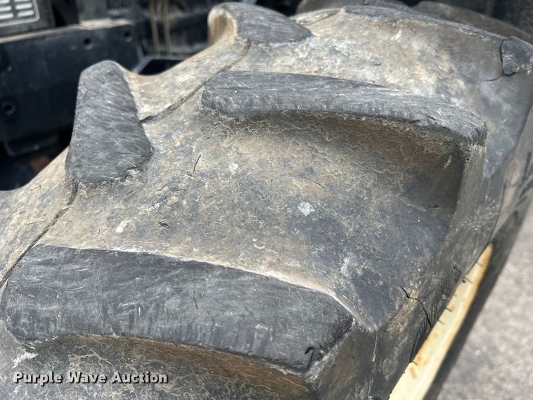 image for item JM9141 2005 New Holland TS115A  MFWD tractor