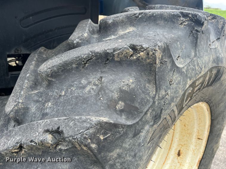 image for item JM9141 2005 New Holland TS115A  MFWD tractor