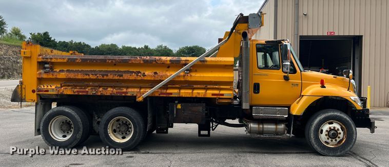 image for item JM9145 2007 International 7400  dump truck