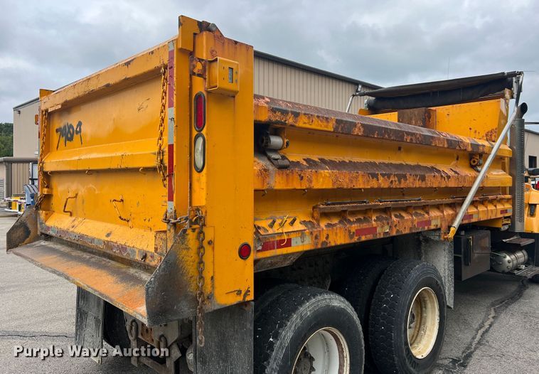 image for item JM9145 2007 International 7400  dump truck