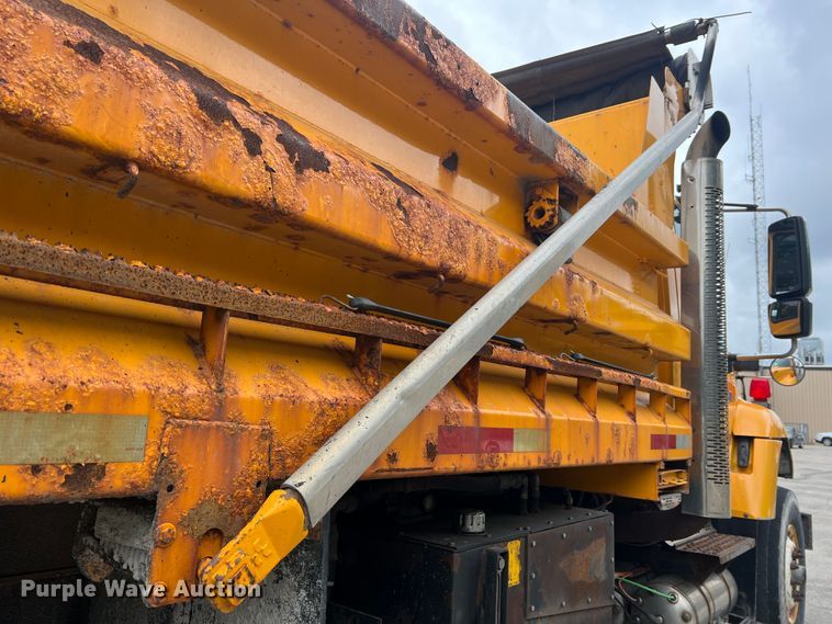 image for item JM9145 2007 International 7400  dump truck