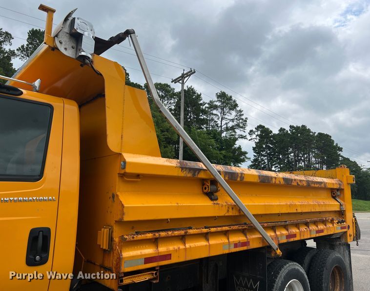 image for item JM9145 2007 International 7400  dump truck
