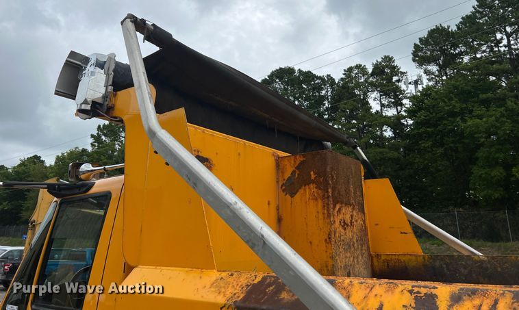 image for item JM9145 2007 International 7400  dump truck