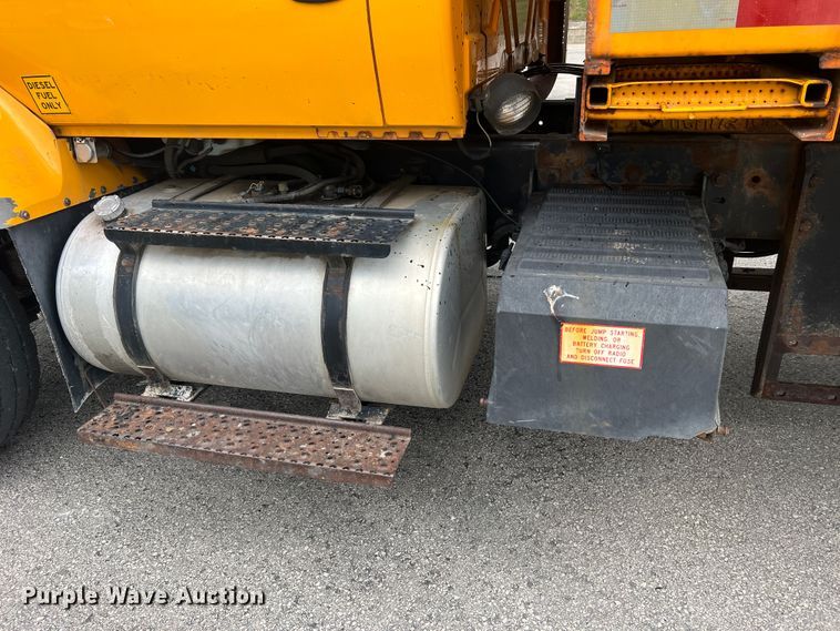 image for item JM9145 2007 International 7400  dump truck