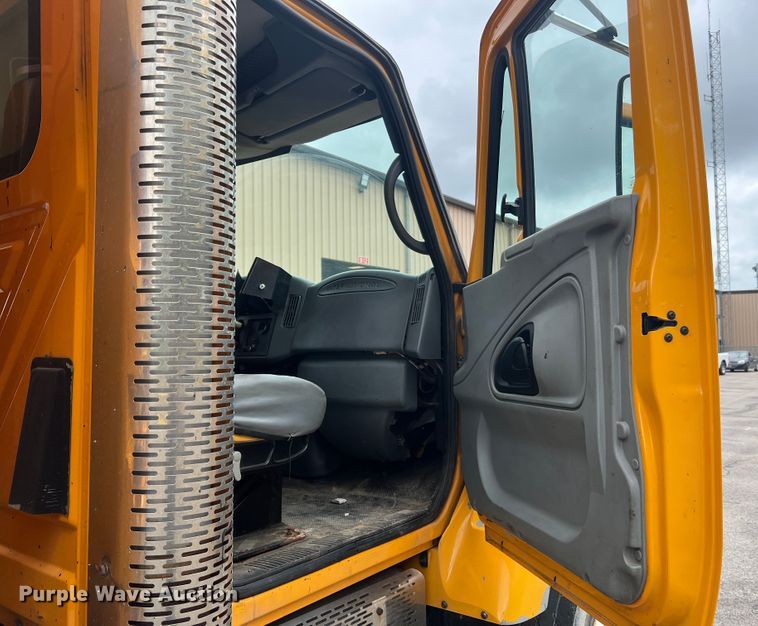 image for item JM9145 2007 International 7400  dump truck