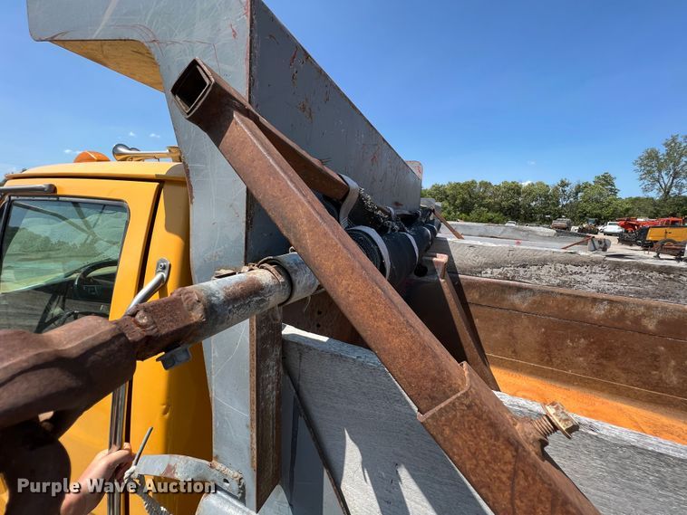 image for item JX9420 2006 Sterling L7500  dump truck