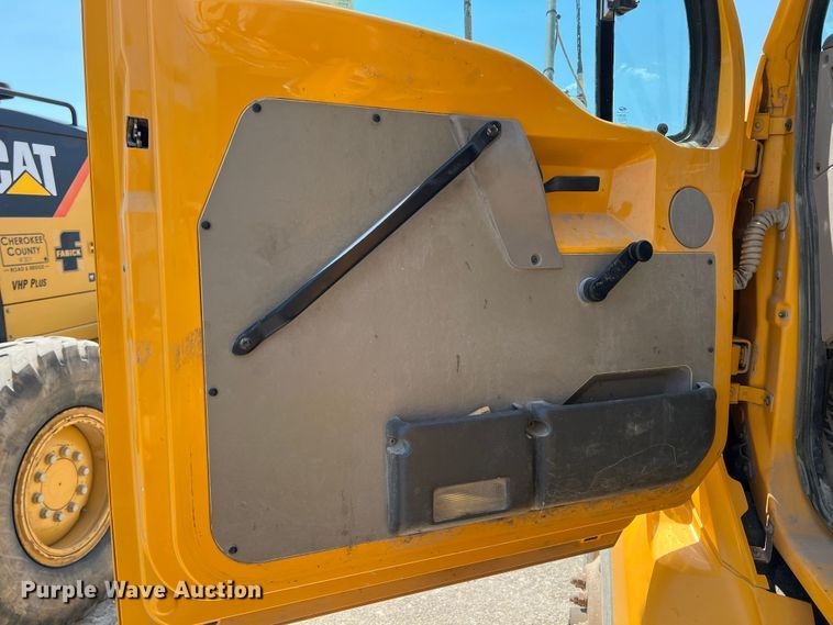 image for item JX9420 2006 Sterling L7500  dump truck