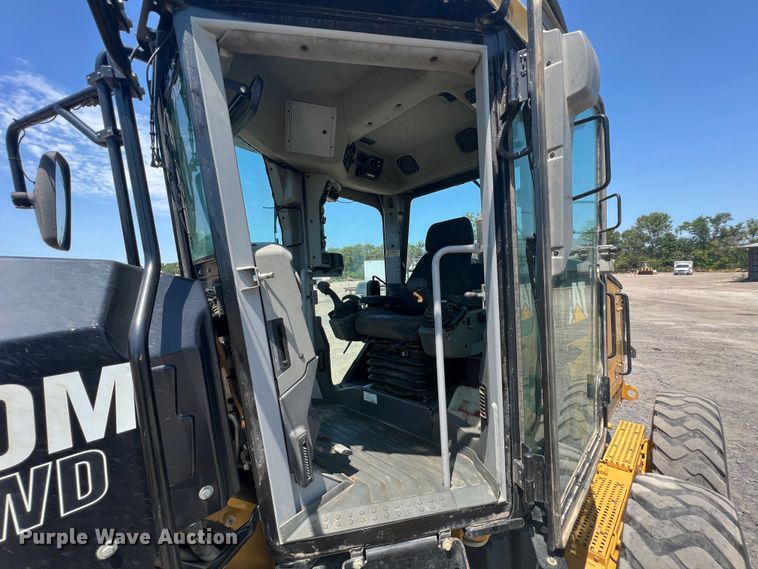 image for item JX9422 2011 Caterpillar 120M  motor grader