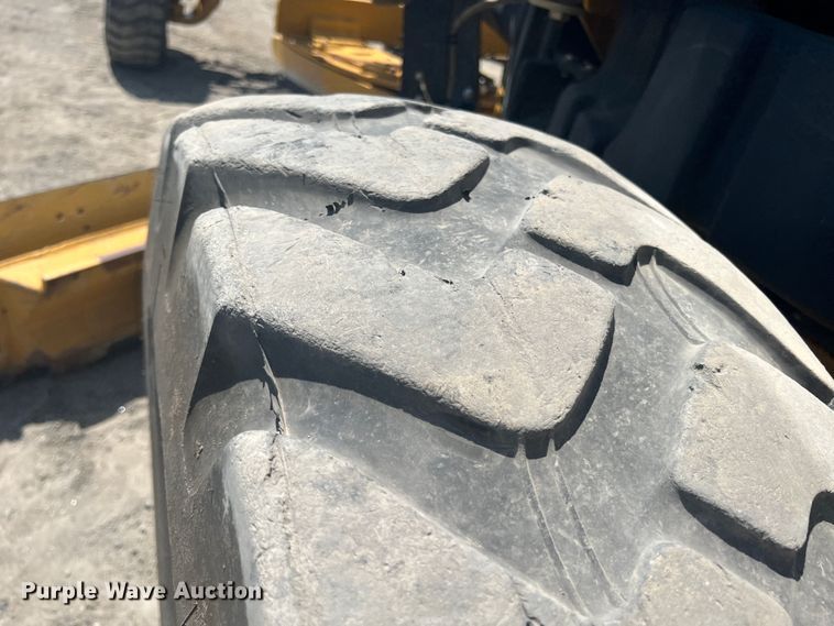 image for item JX9422 2011 Caterpillar 120M  motor grader