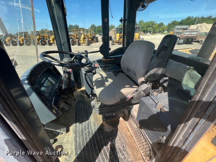 image for item JX9429 2002 John Deere 444H  wheel loader