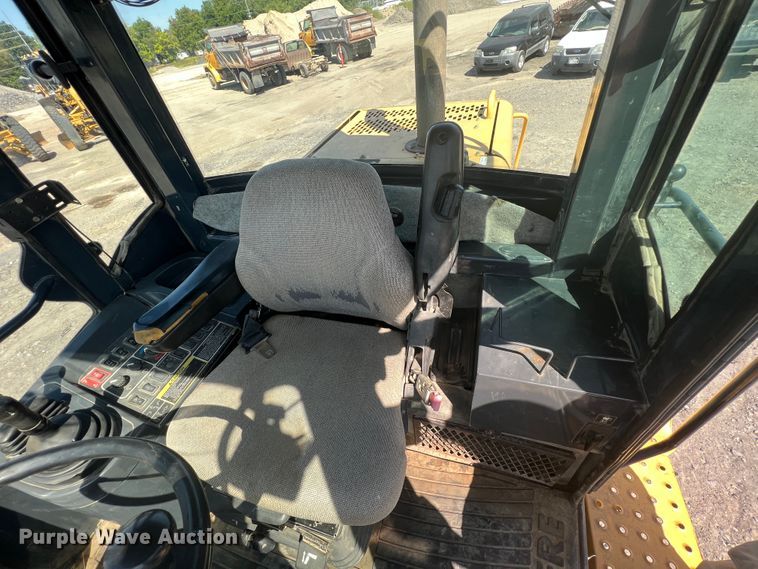 image for item JX9429 2002 John Deere 444H  wheel loader